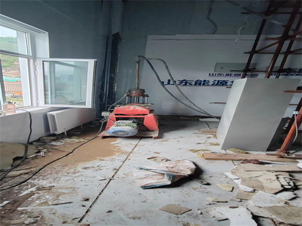 大关地基基础下沉墙体裂缝加固注浆顶升施工